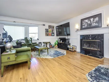 $995,000 | 14 Hillcrest Street, Huntington, NY 11743