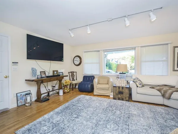 $995,000 | 14 Hillcrest Street, Huntington, NY 11743