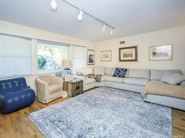 $995,000 | 14 Hillcrest Street, Huntington, NY 11743