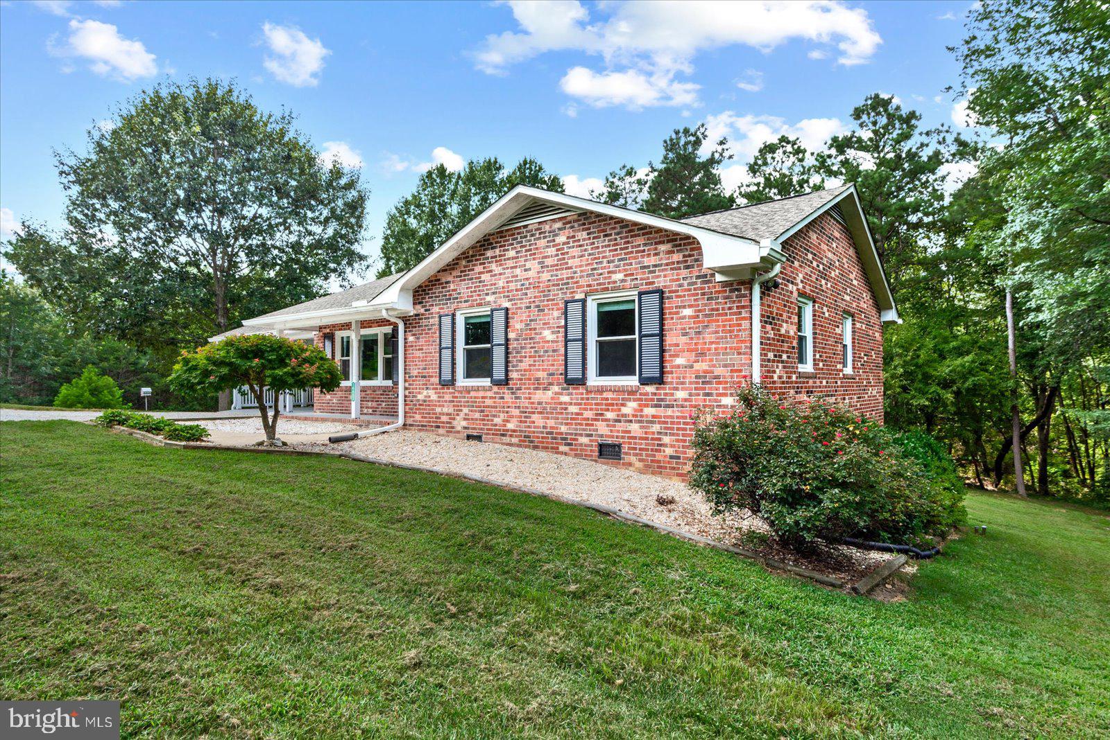 14433 Devils Three Jump Road Milford, VA 22514 - Photo 3 of 34 Front and side