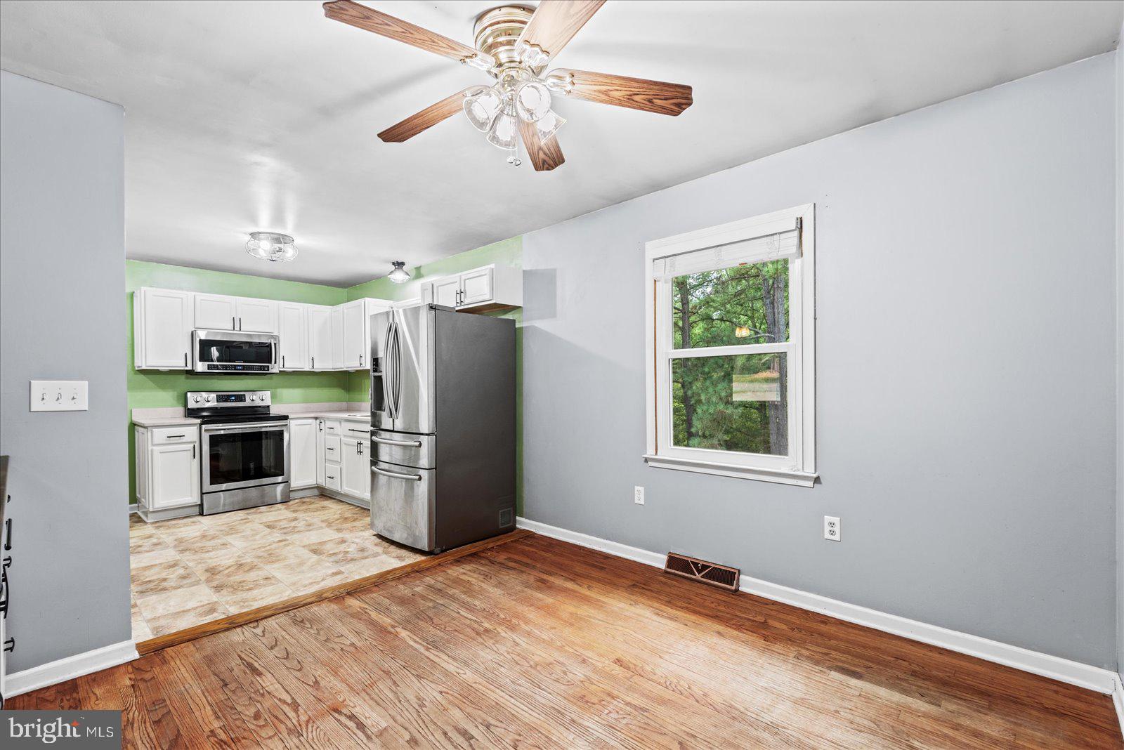14433 Devils Three Jump Road Milford, VA 22514 - Photo 8 of 34 Dining room/kitchen