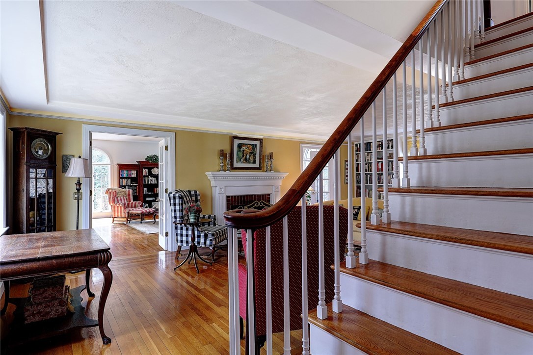 488 New Meadow Road Barrington, RI 02806 - Photo 3 of 30 Gallery Image 3
