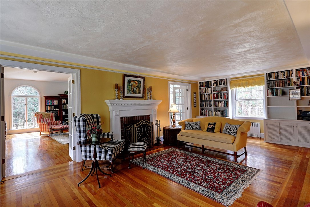 488 New Meadow Road Barrington, RI 02806 - Photo 4 of 30 Gallery Image 4