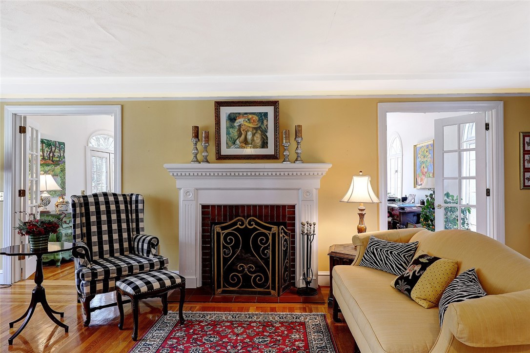 488 New Meadow Road Barrington, RI 02806 - Photo 5 of 30 Gallery Image 5