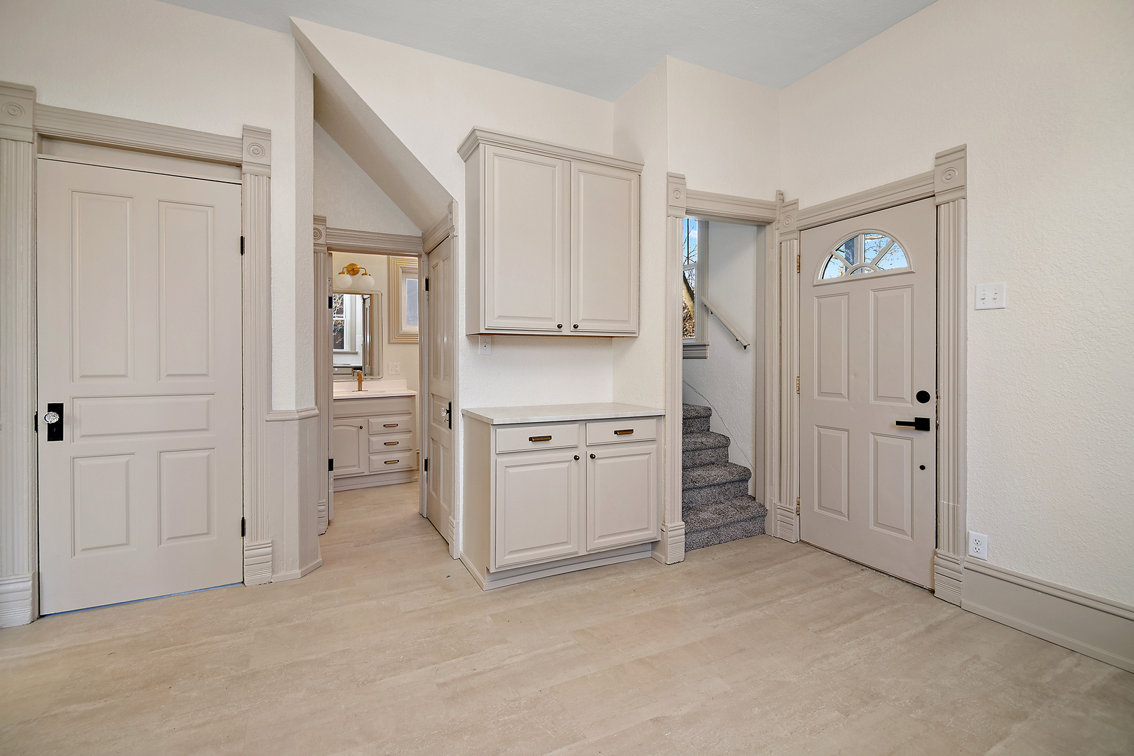 505 South Indiana Avenue Kankakee, IL 60901 - Photo 14 of 32 an empty room with closet and wooden door