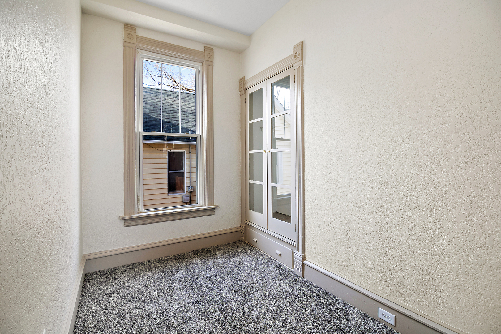 505 South Indiana Avenue Kankakee, IL 60901 - Photo 27 of 32 an empty room with windows