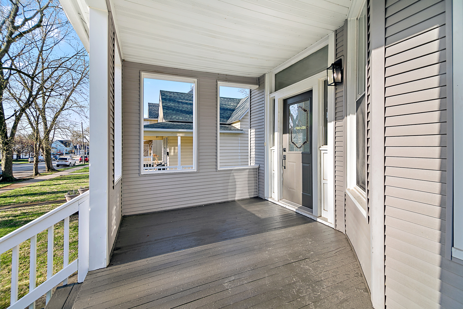 505 South Indiana Avenue Kankakee, IL 60901 - Photo 3 of 32 a view of an entryway of the house