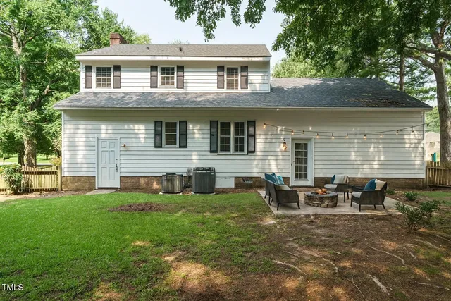 a front view of house with yard