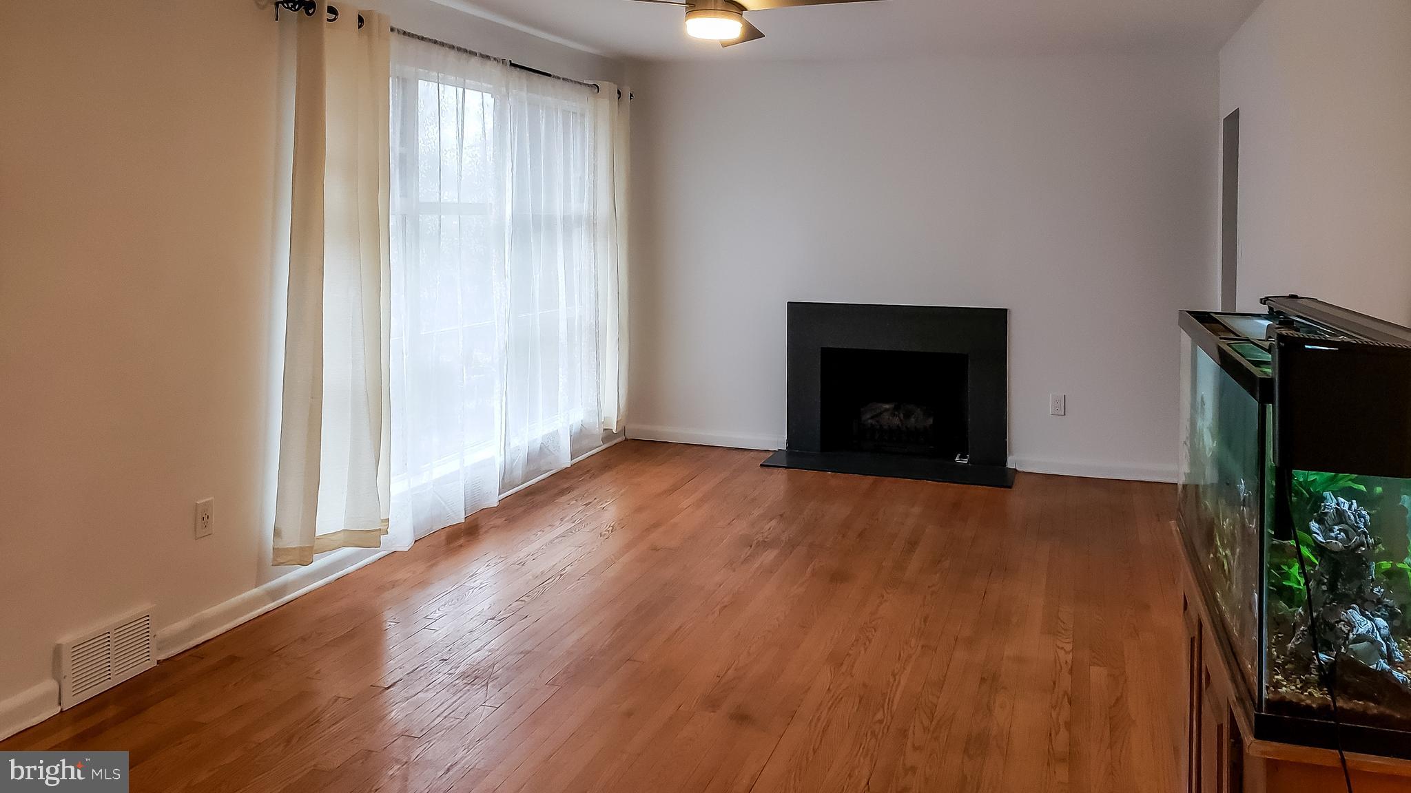 3018 Parkway Cheverly, MD 20785 - Photo 2 of 24