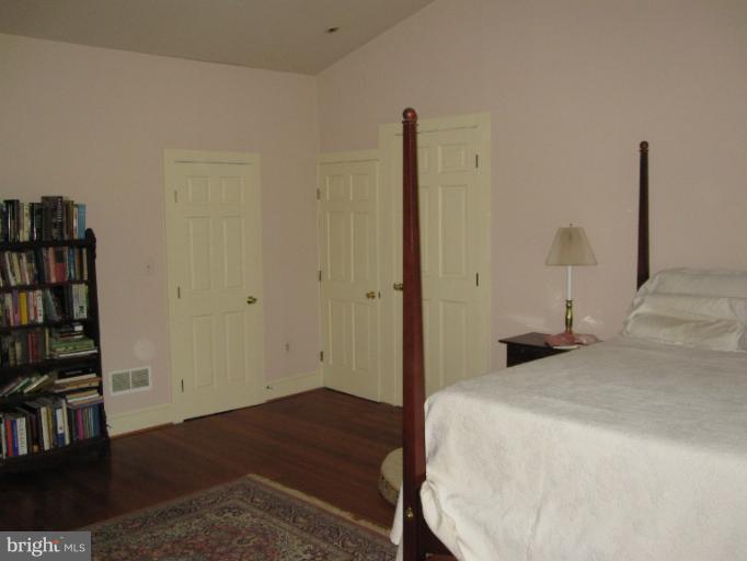 21200 Hibbs Bridge Road Middleburg, VA 20117 - Photo 2 of 26 Bedroom