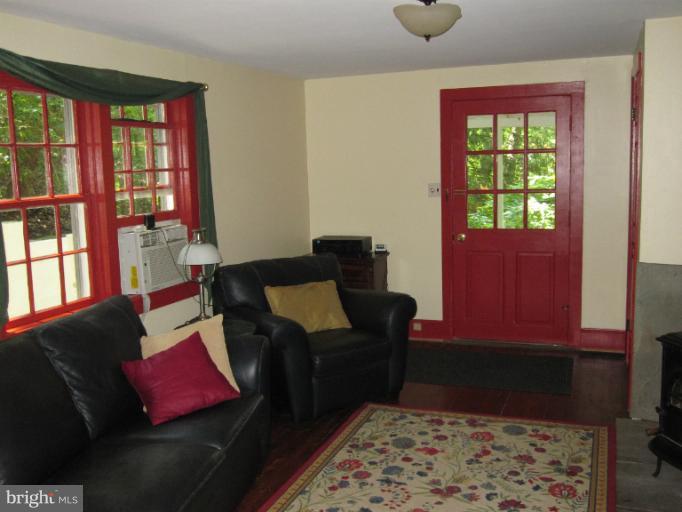21200 Hibbs Bridge Road Middleburg, VA 20117 - Photo 14 of 26 Living Room