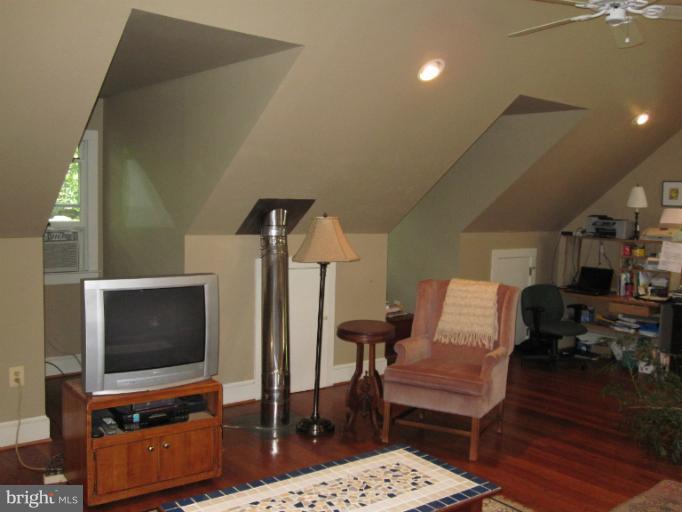 21200 Hibbs Bridge Road Middleburg, VA 20117 - Photo 15 of 26 Living Room