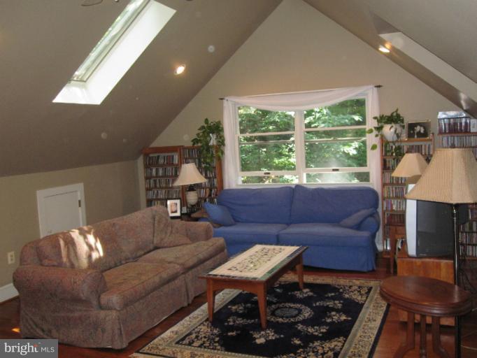 21200 Hibbs Bridge Road Middleburg, VA 20117 - Photo 22 of 26 Living Room