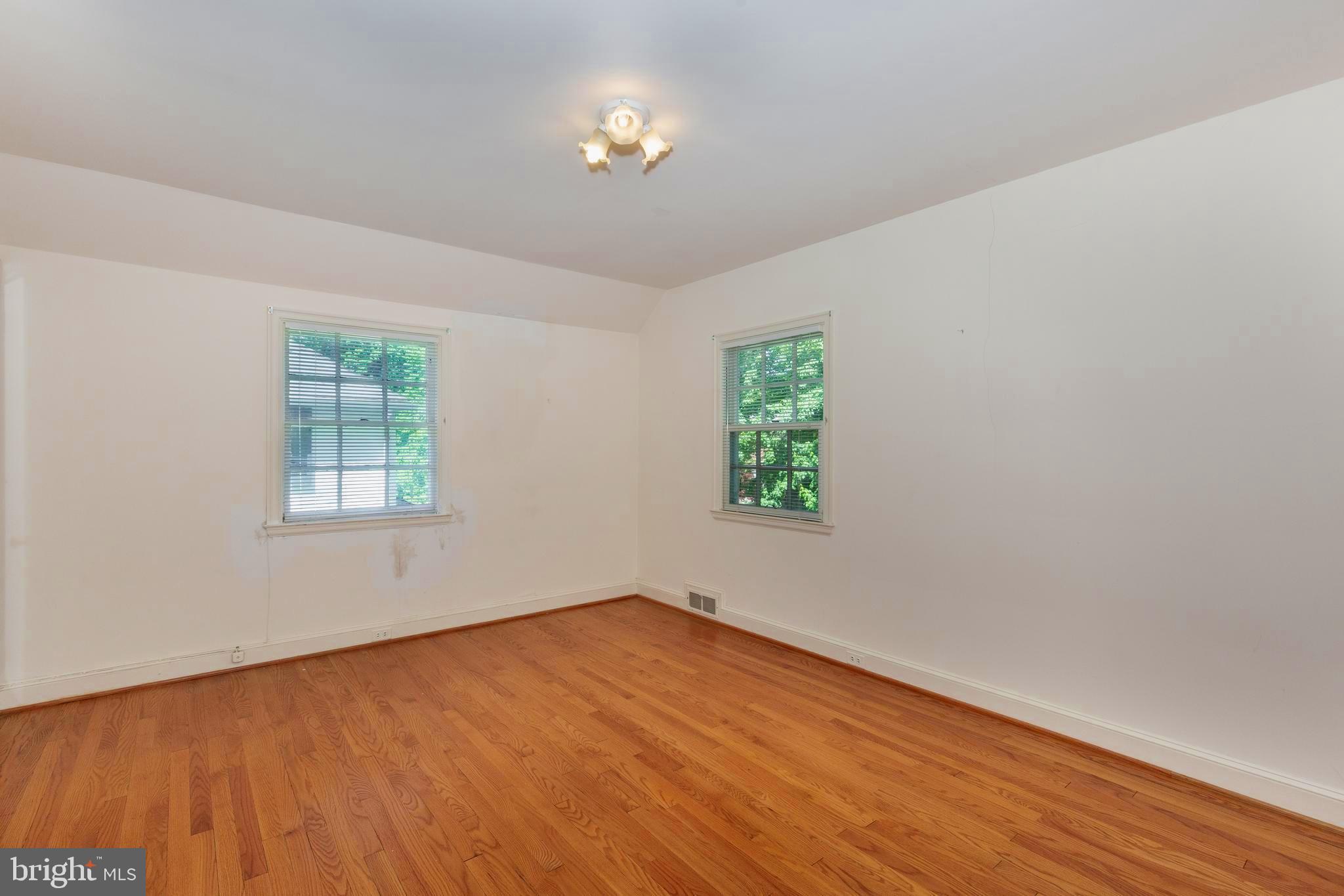 323 Broadmoor Road Baltimore, MD 21212 - Photo 23 of 40 All hardwood floors are in great condition