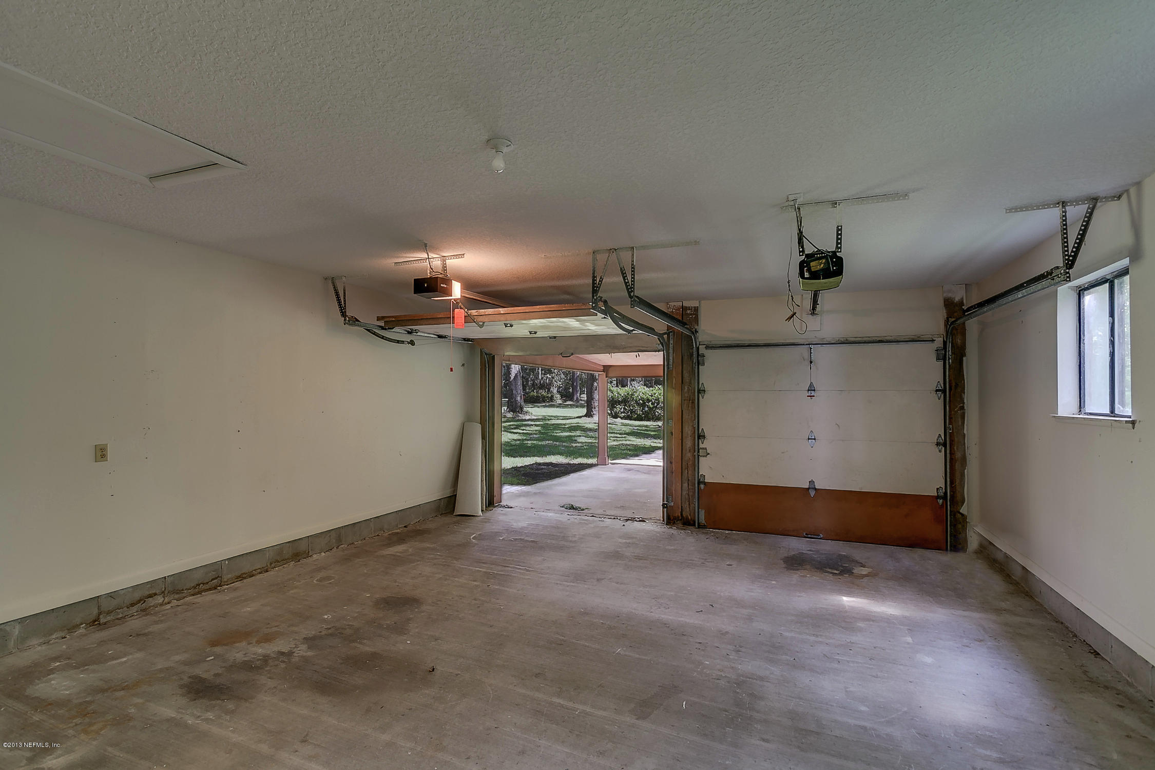 12901 Reggie Road Jacksonville, FL 32223 - Photo 28 of 50 Garage