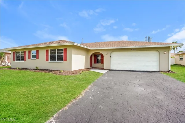 $2,035 | 605 Southeast 35th Street, Cape Coral, FL 33904