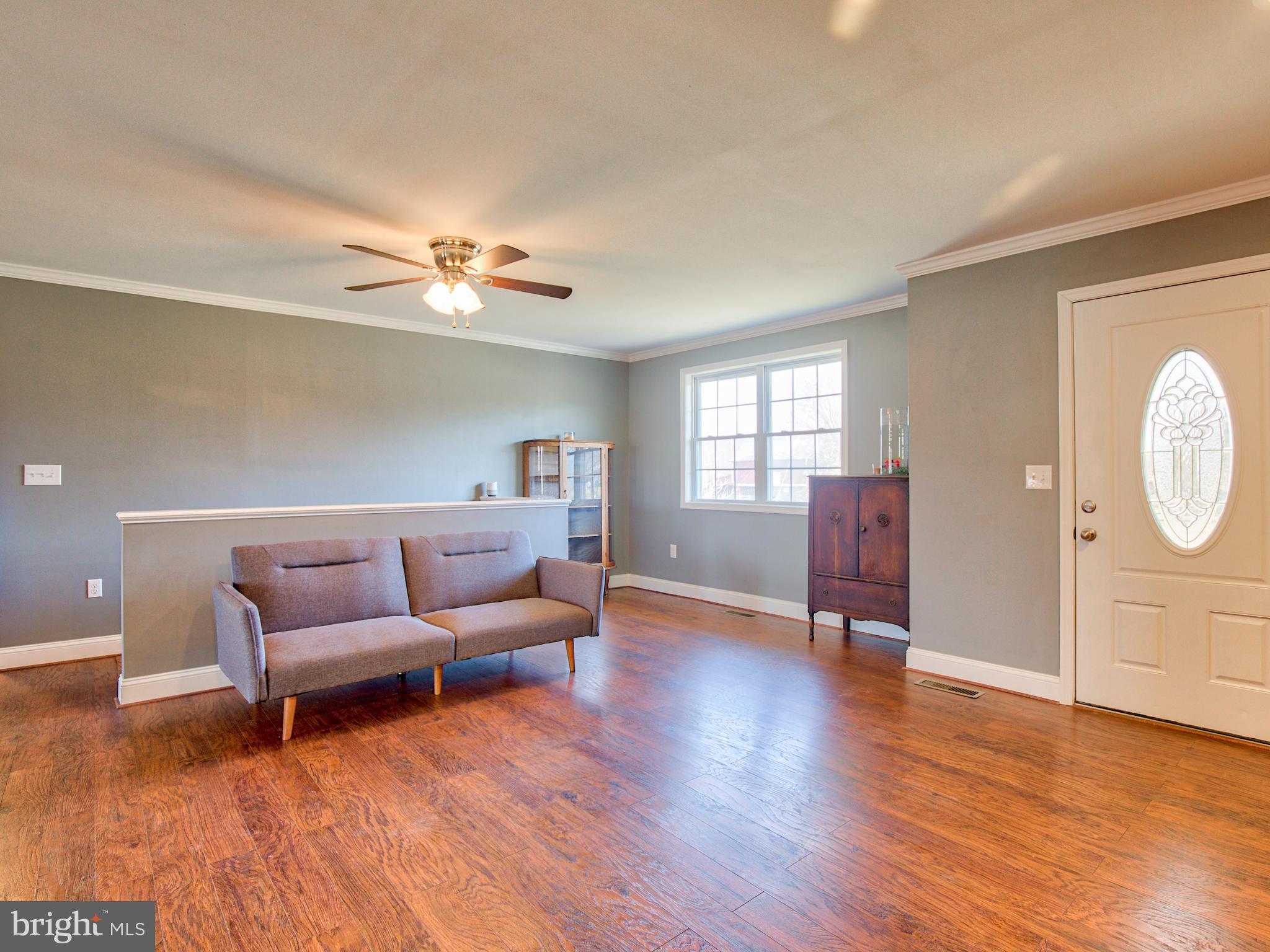 401 Green Spring Road Winchester, VA 22603 - Photo 14 of 60 Living room