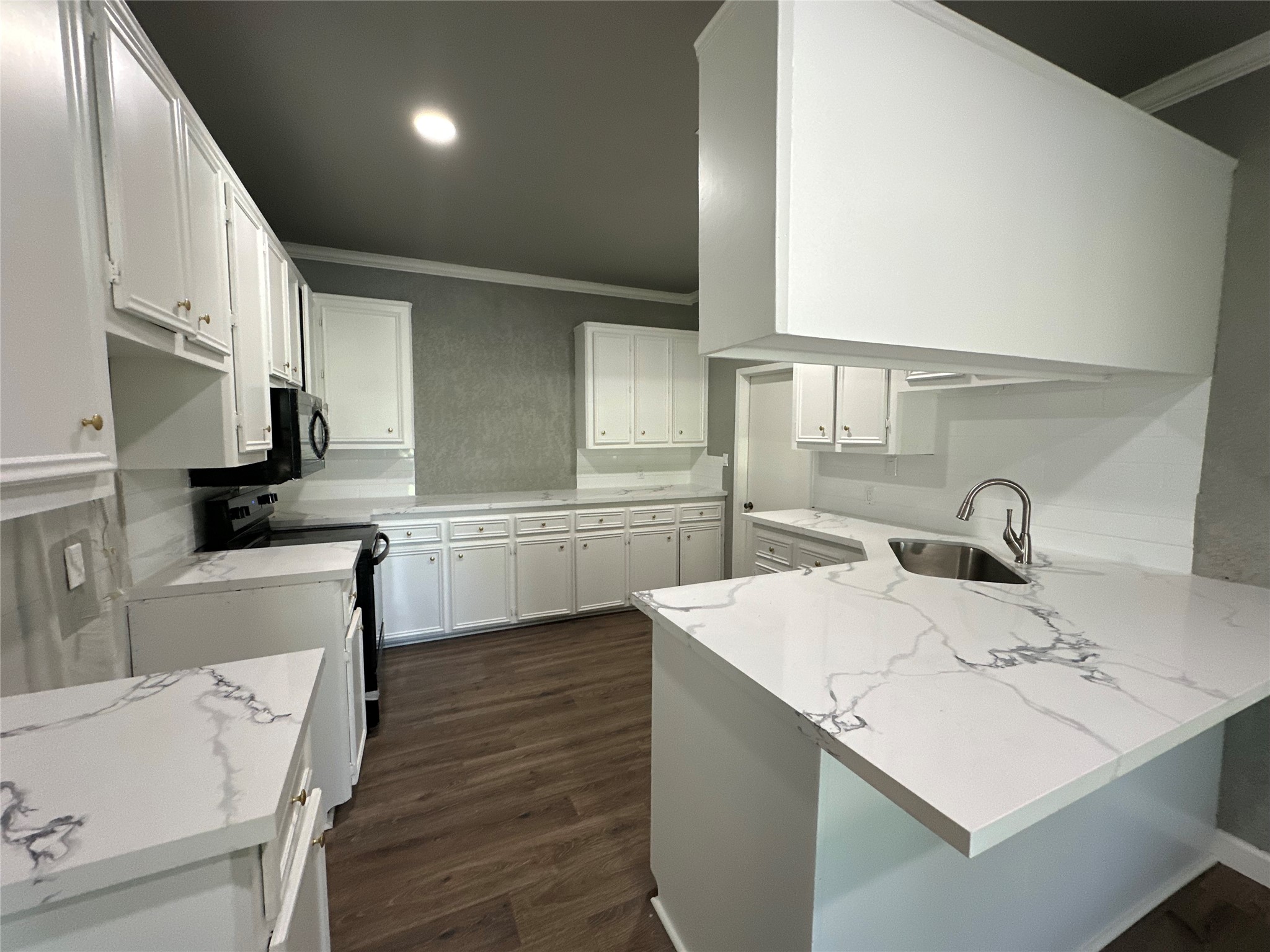 40344 Harpers Church Road Hempstead, TX 77445 - Photo 13 of 46 kitchen has quartz counter tops
