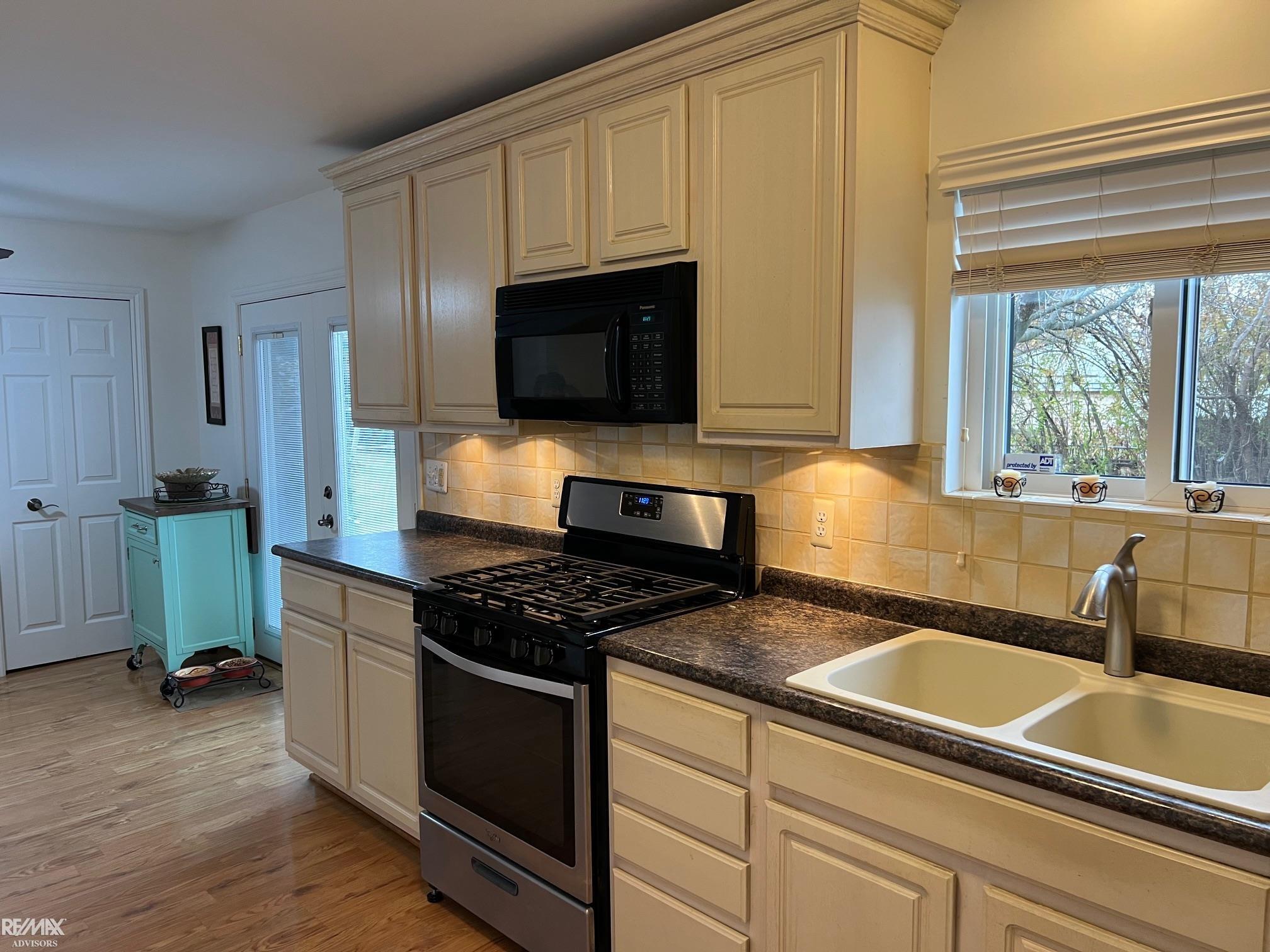 28790 Cotton Road New Baltimore, MI 48047 - Photo 11 of 33 Kitchen