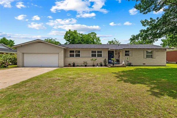 $299,000 | 1213 Park Center Street, Benbrook, TX 76126