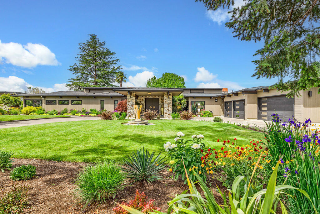 124 South Foothill Road Medford, OR 97504 - Photo 1 of 77 1