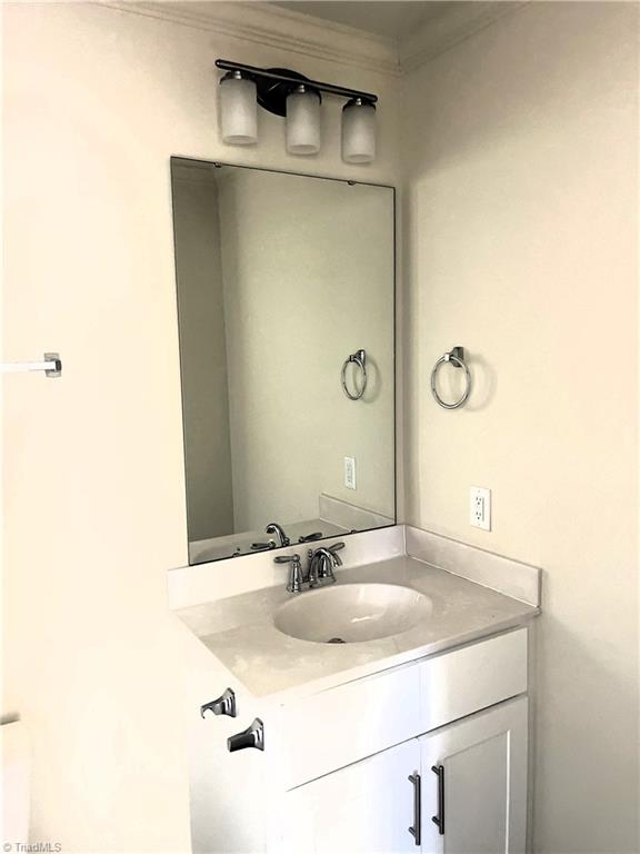 526 Whiteoak Street High Point, NC 27260 - Photo 19 of 24 Hall Bath