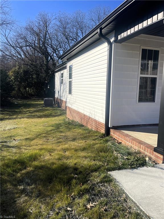 526 Whiteoak Street High Point, NC 27260 - Photo 3 of 24