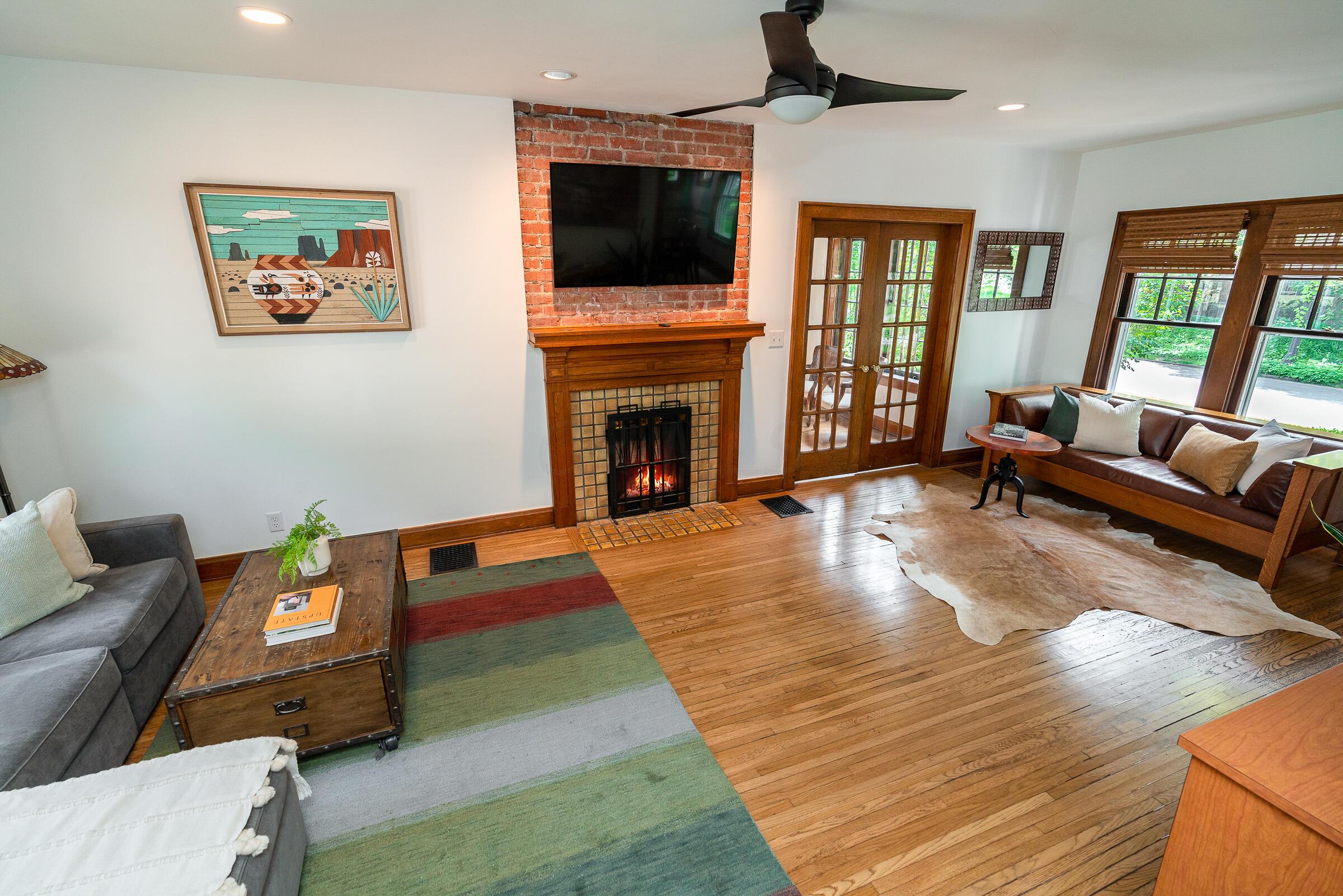 54 Winthrop Road Columbus, OH 43214 - Photo 8 of 44 Living Room