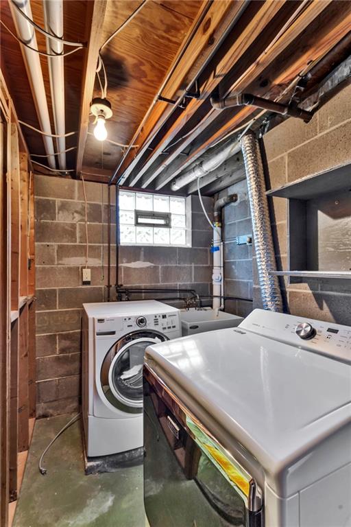 617 Blueberry Road Monroeville, PA 15146 - Photo 25 of 38 a utility room with dryer and washer