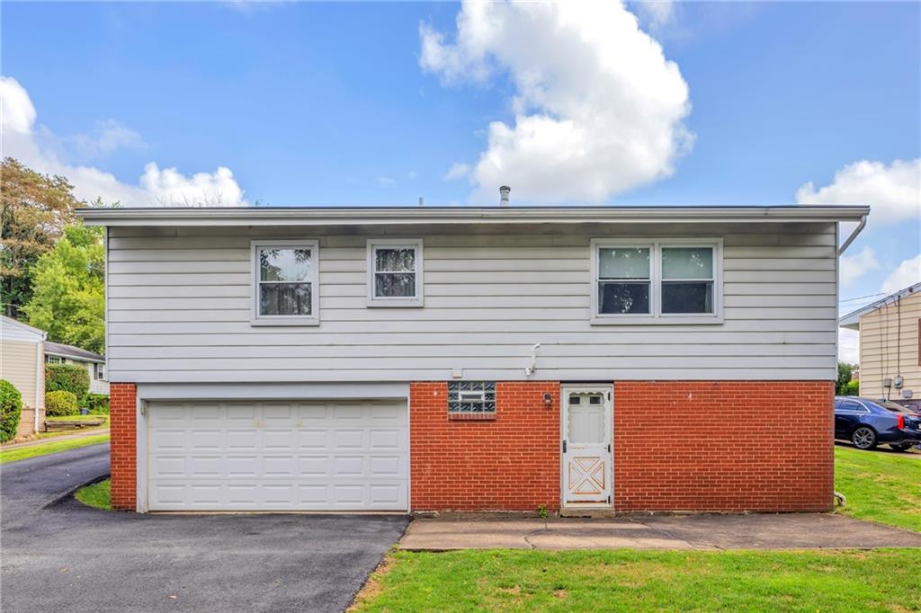 617 Blueberry Road Monroeville, PA 15146 - Photo 28 of 38 a front view of house with yard