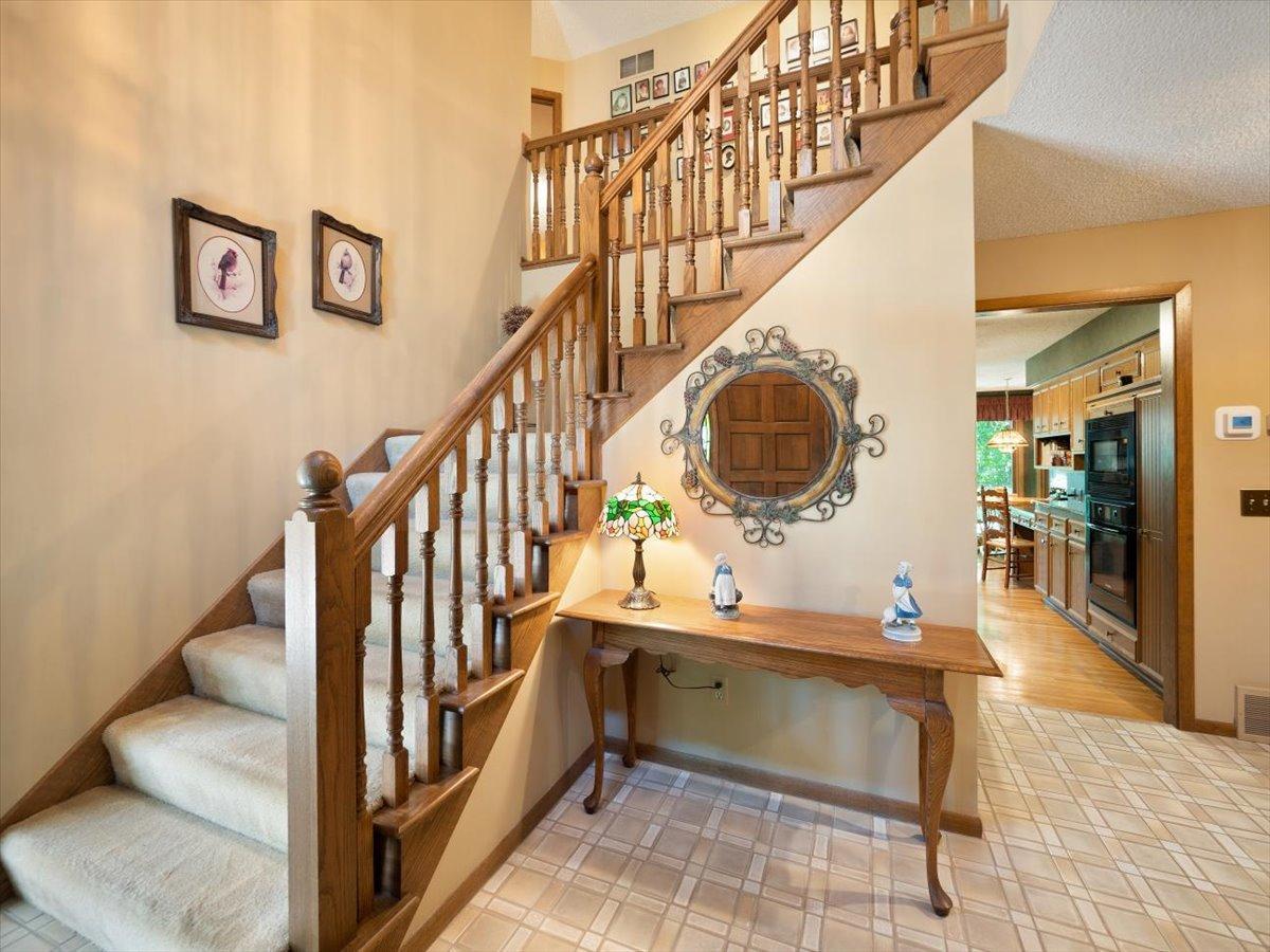 2501 Crescent Ridge Road Minnetonka, MN 55305 - Photo 3 of 50 Gallery Image 3