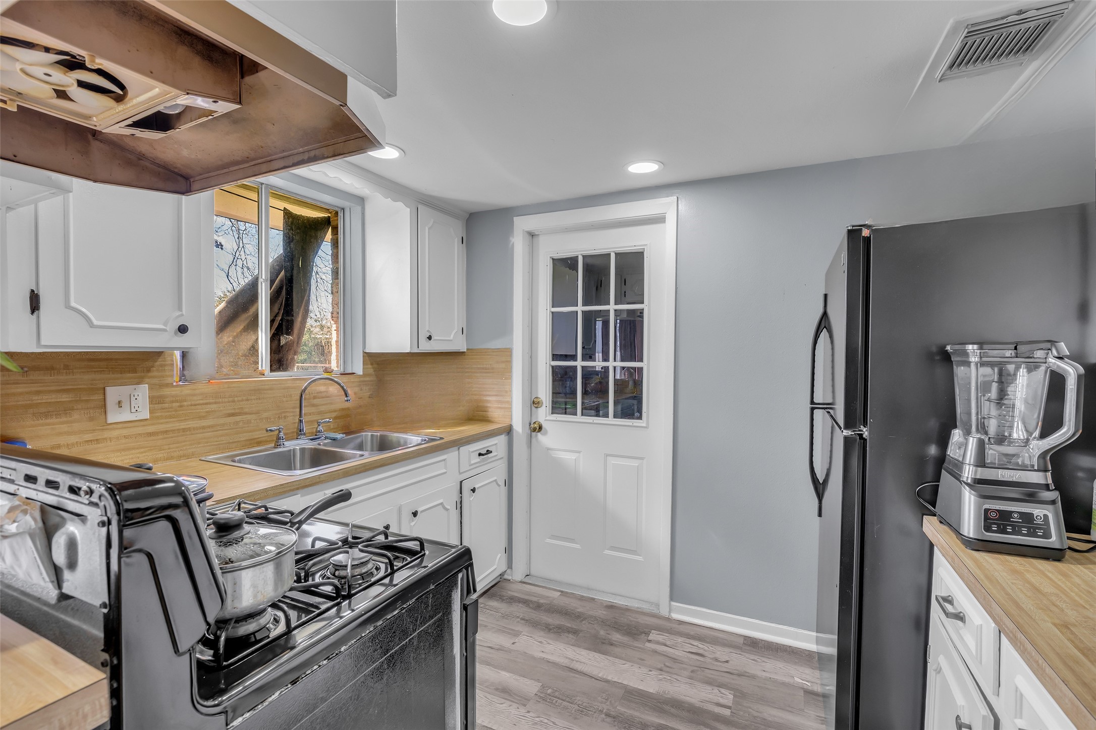 8823 Rutherford Lane Houston, TX 77088 - Photo 6 of 19 a kitchen with stainless steel appliances granite countertop a stove and a refrigerator