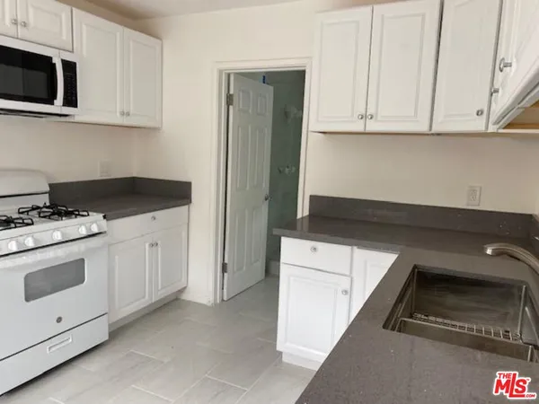 $1,495 | 1617 11th Place, Los Angeles, CA 90015