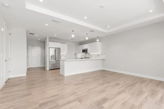 $4,100 | 41 Southwest Seminole Street, Unit 203, Stuart, FL 34994