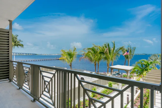 $4,100 | 41 Southwest Seminole Street, Unit 203, Stuart, FL 34994