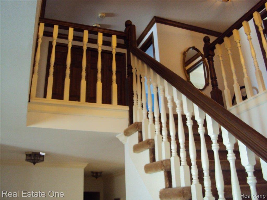 392 Lake Forest Road Rochester, MI 48309 - Photo 6 of 24 Staircase .jpg