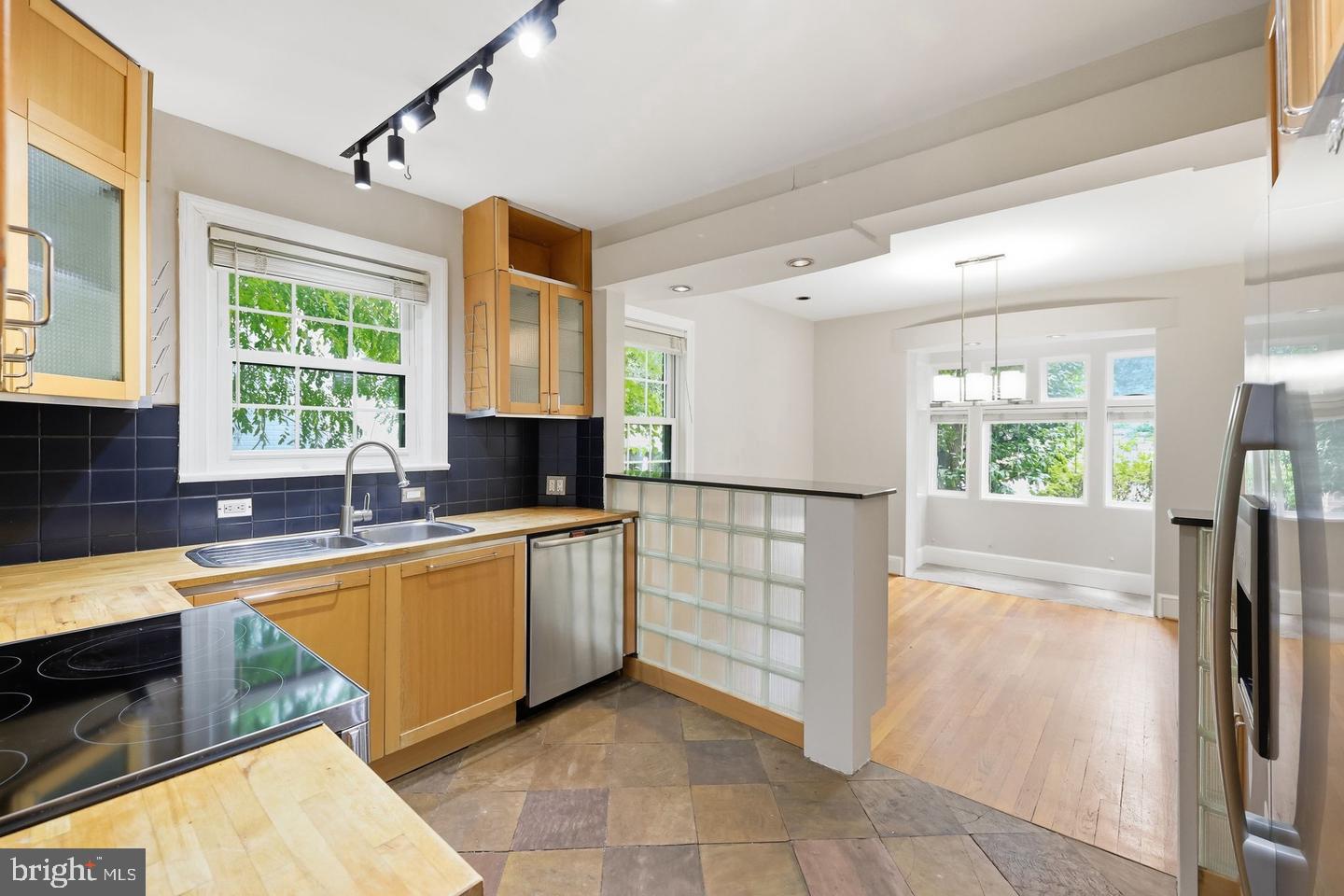 1706 North Glebe Road Arlington, VA 22207 - Photo 13 of 44 Gallery Image 13