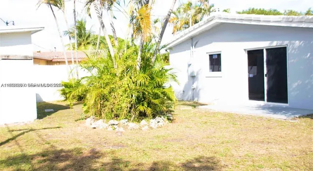 a view of a backyard of the house