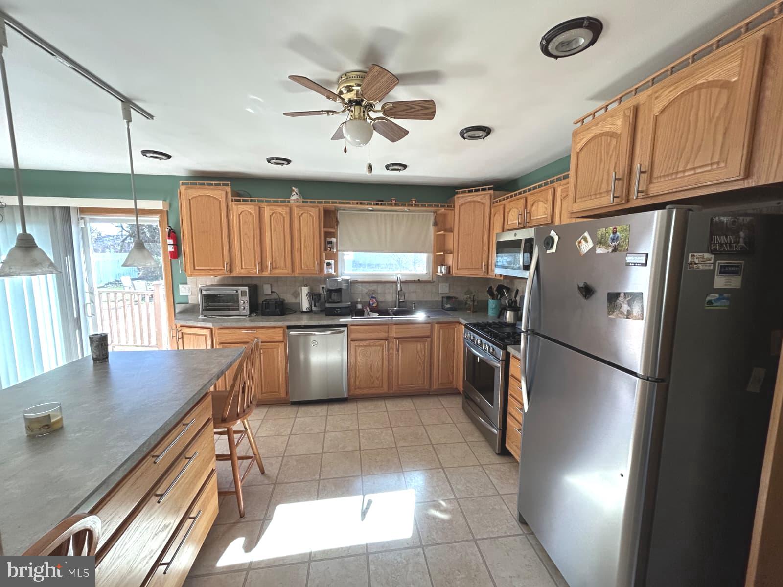 125 Colonial Road Edgewater Park, NJ 08010 - Photo 14 of 43 Kitchen