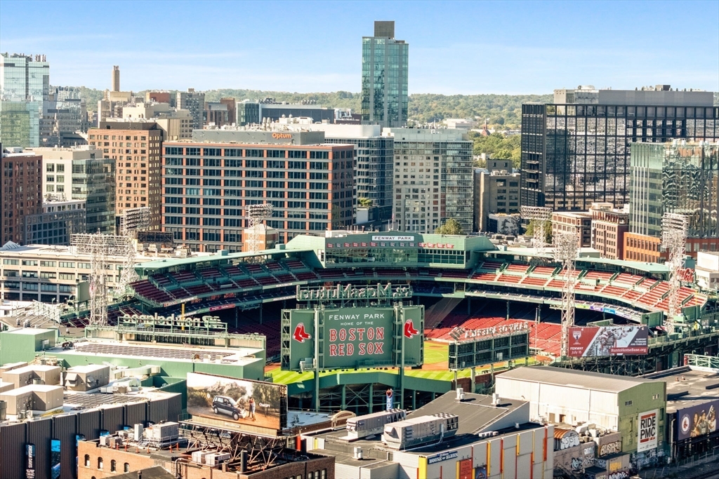 466 Commonwealth Avenue, Unit 305 Boston, MA 02215 - Photo 12 of 14 a city view