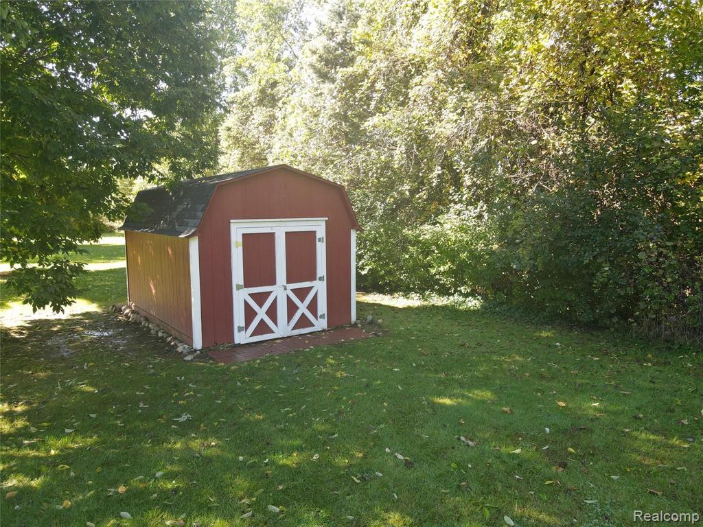 8385 Potter Road Flushing, MI 48433 - Photo 8 of 42 Gallery Image 8