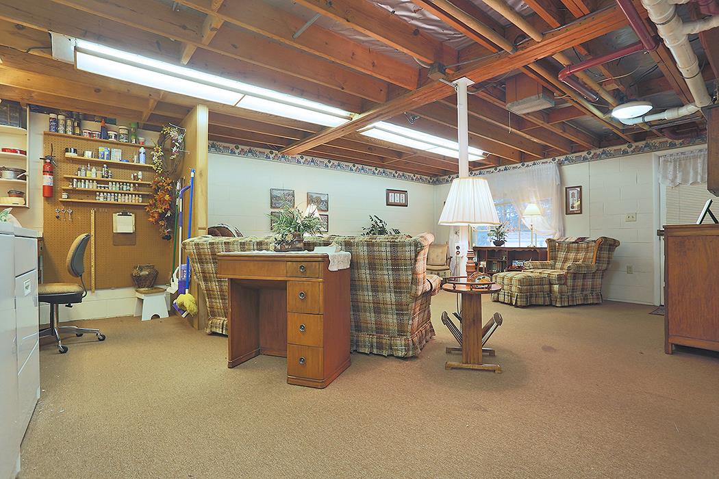 740 Reeves Road Antioch, TN 37013 - Photo 22 of 27 Downstairs den space, connects to workspace.