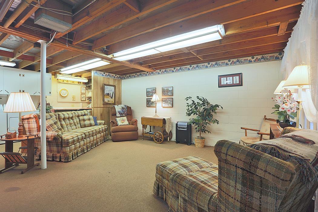 740 Reeves Road Antioch, TN 37013 - Photo 23 of 27 Downstairs den space, connects to workspace.