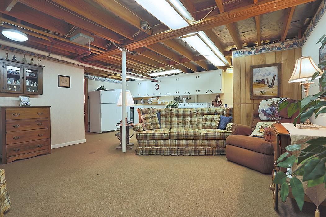 740 Reeves Road Antioch, TN 37013 - Photo 24 of 27 Downstairs den space, connects to workspace.