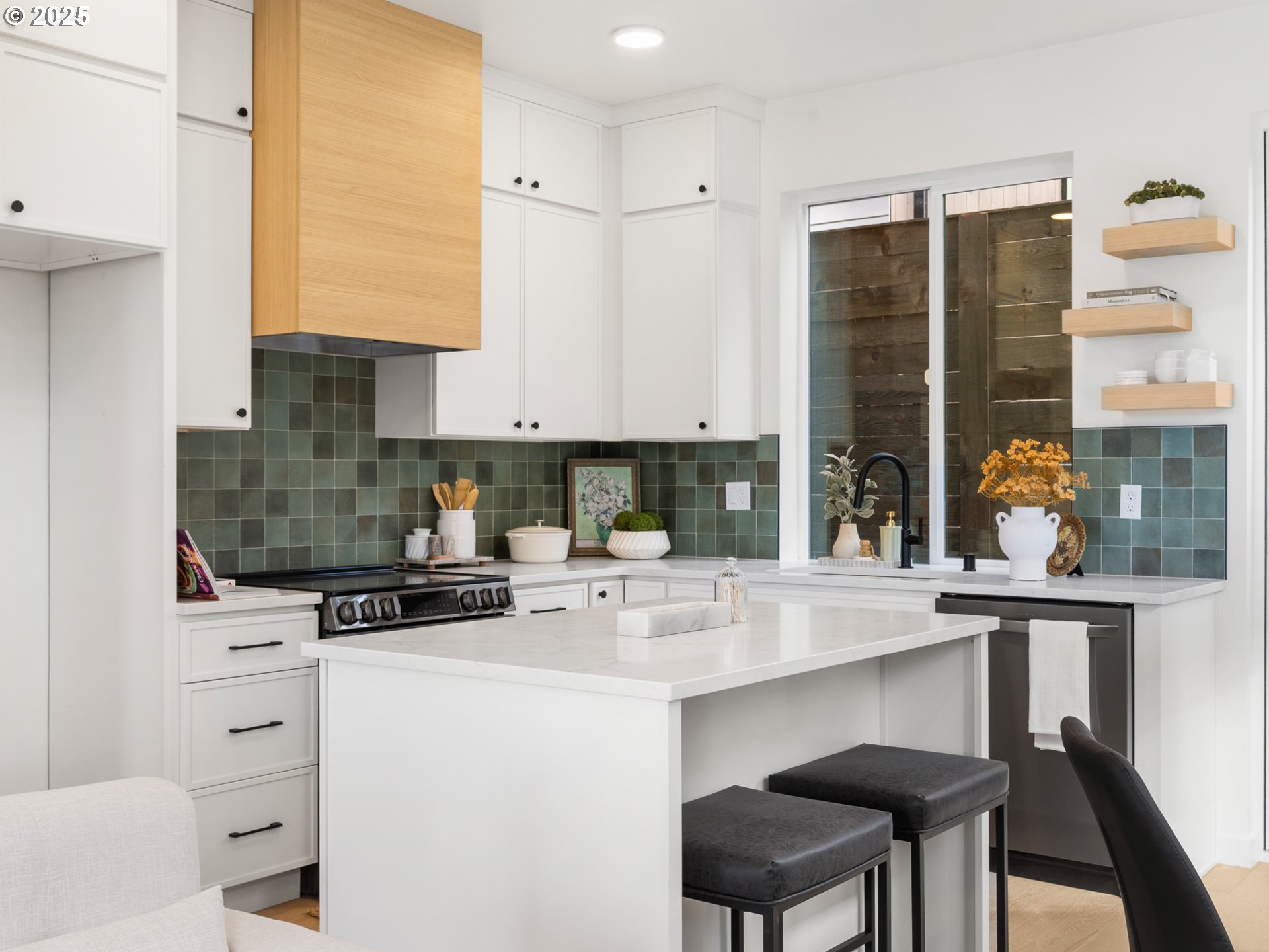 1911 Broadway Street, Unit 1 Vancouver, WA 98663 - Photo 13 of 25 a kitchen with appliances a sink and cabinets