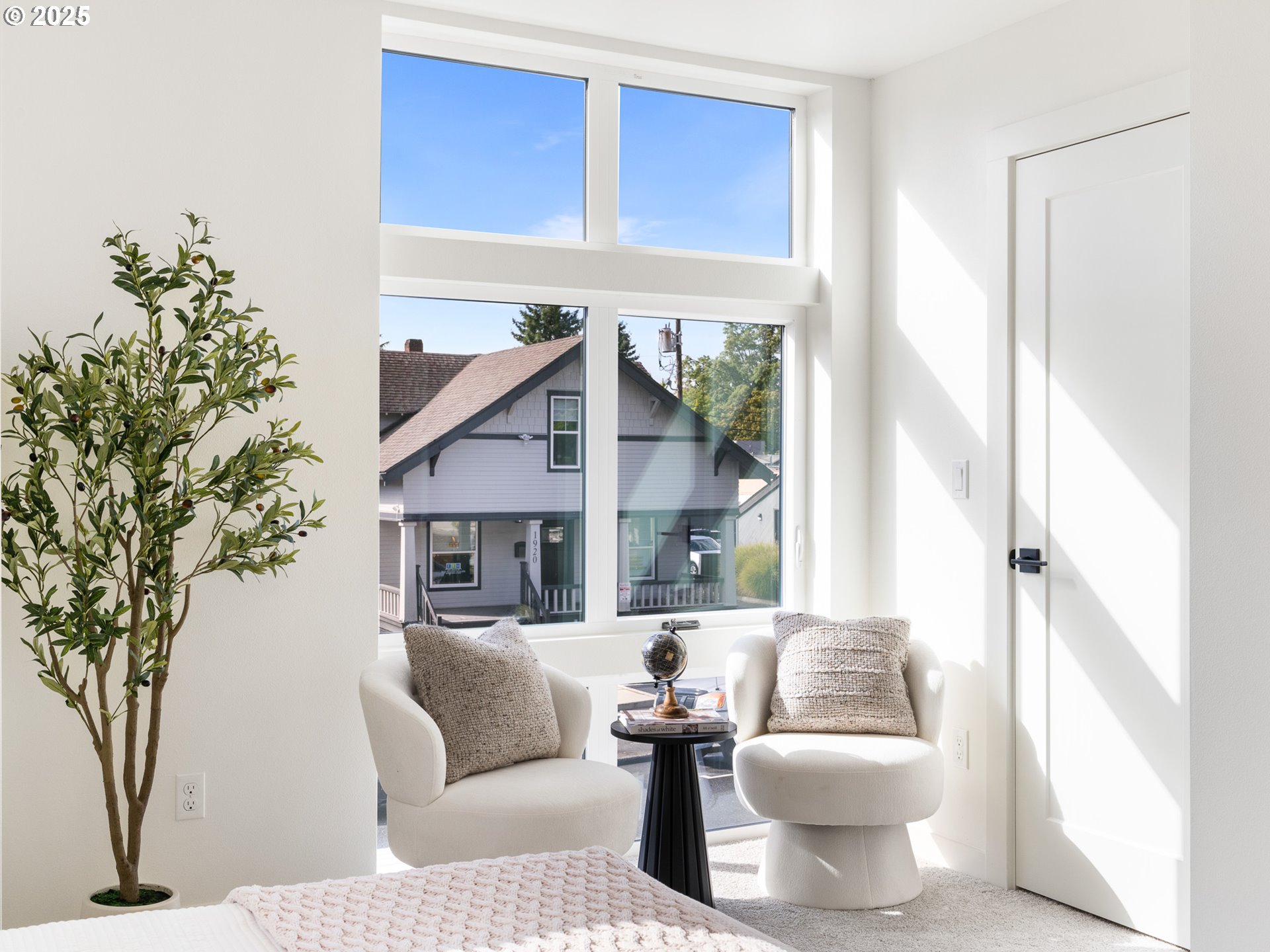 1911 Broadway Street, Unit 1 Vancouver, WA 98663 - Photo 19 of 25 a living room with furniture and a large window