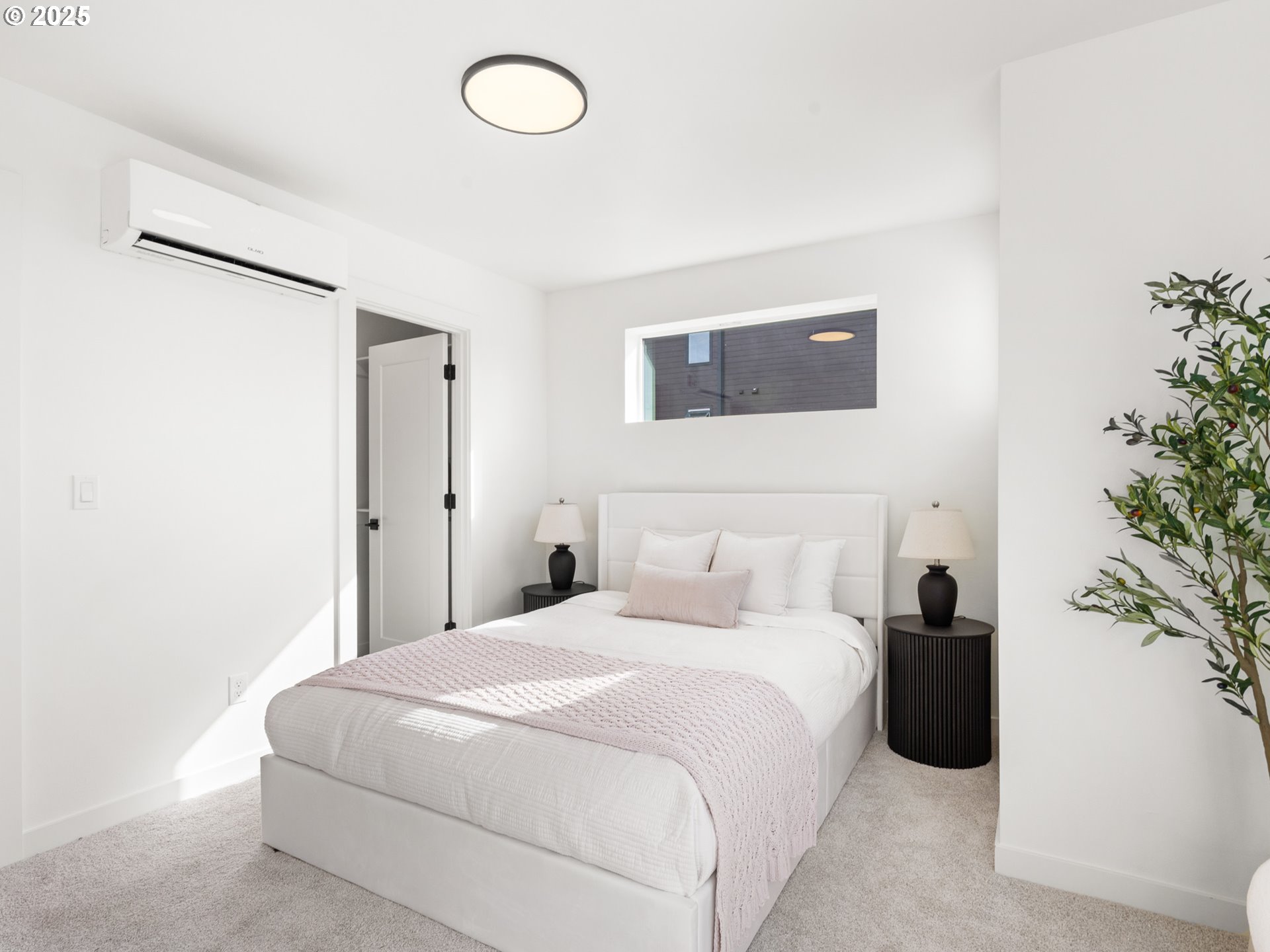 1911 Broadway Street, Unit 1 Vancouver, WA 98663 - Photo 20 of 25 a bedroom with a bed and a potted plant