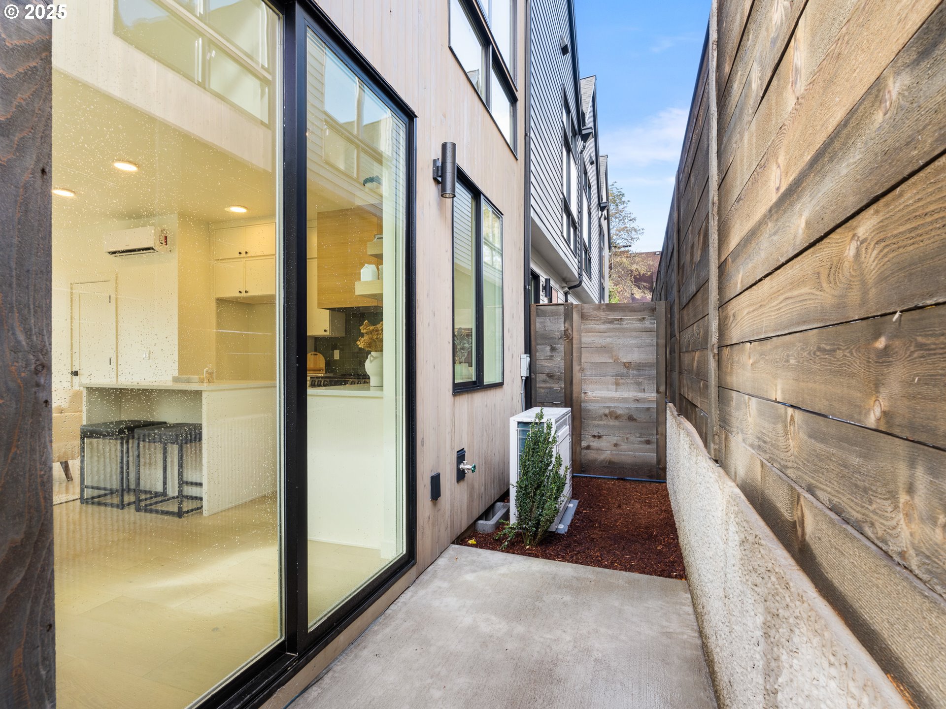1911 Broadway Street, Unit 1 Vancouver, WA 98663 - Photo 23 of 25 a view of a porch with a table and chairs