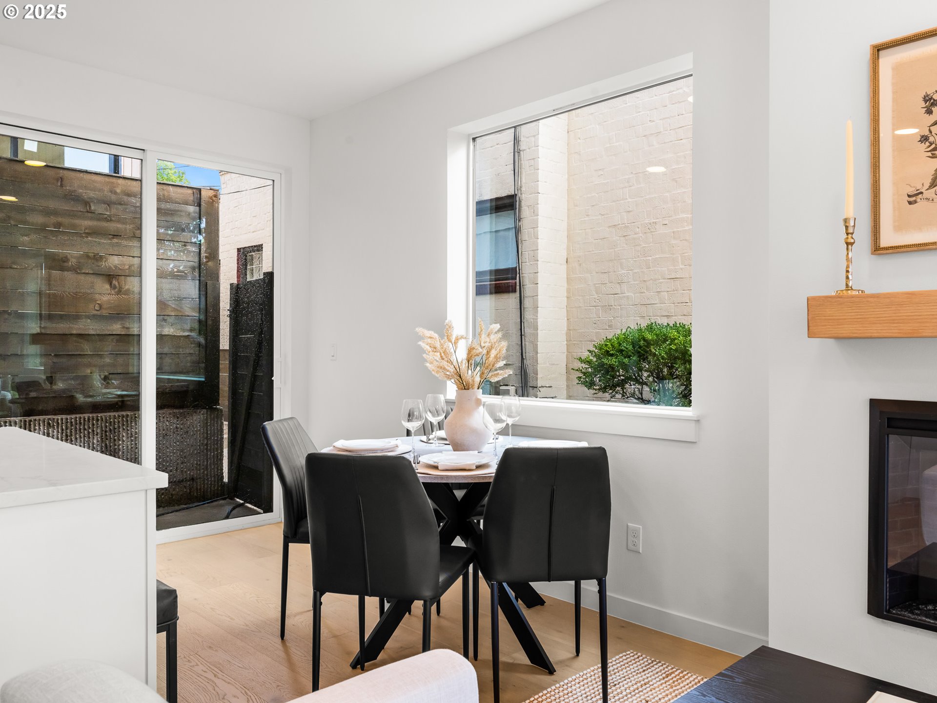 1911 Broadway Street, Unit 1 Vancouver, WA 98663 - Photo 10 of 25 a dining room with furniture and window