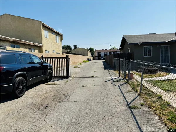 $798,500 | 326 Stephens Drive, Bakersfield, CA 93304